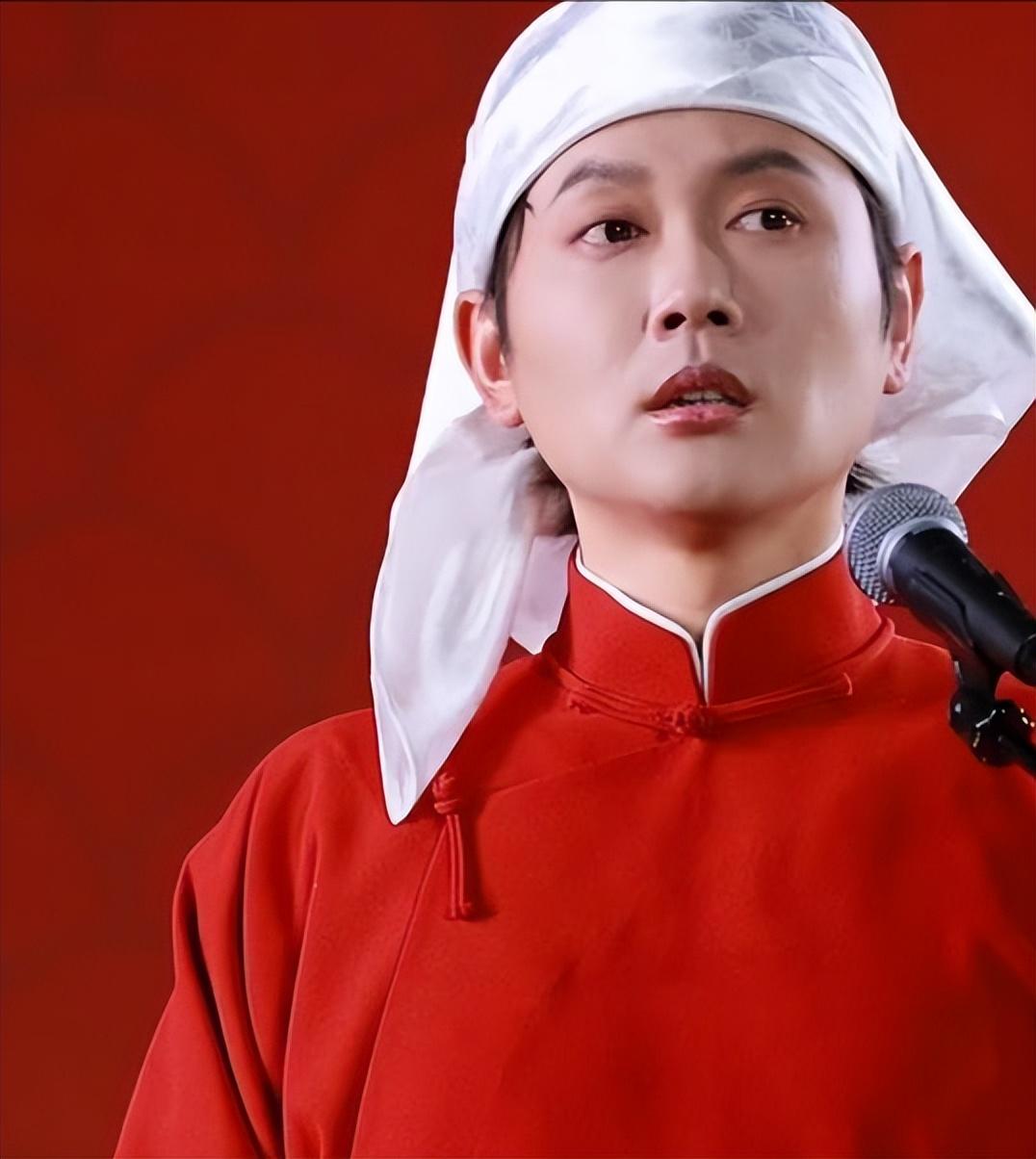 JackeyLove重返赛场,反败为胜首场状态出色,巴黎圣日耳曼观众沸腾!