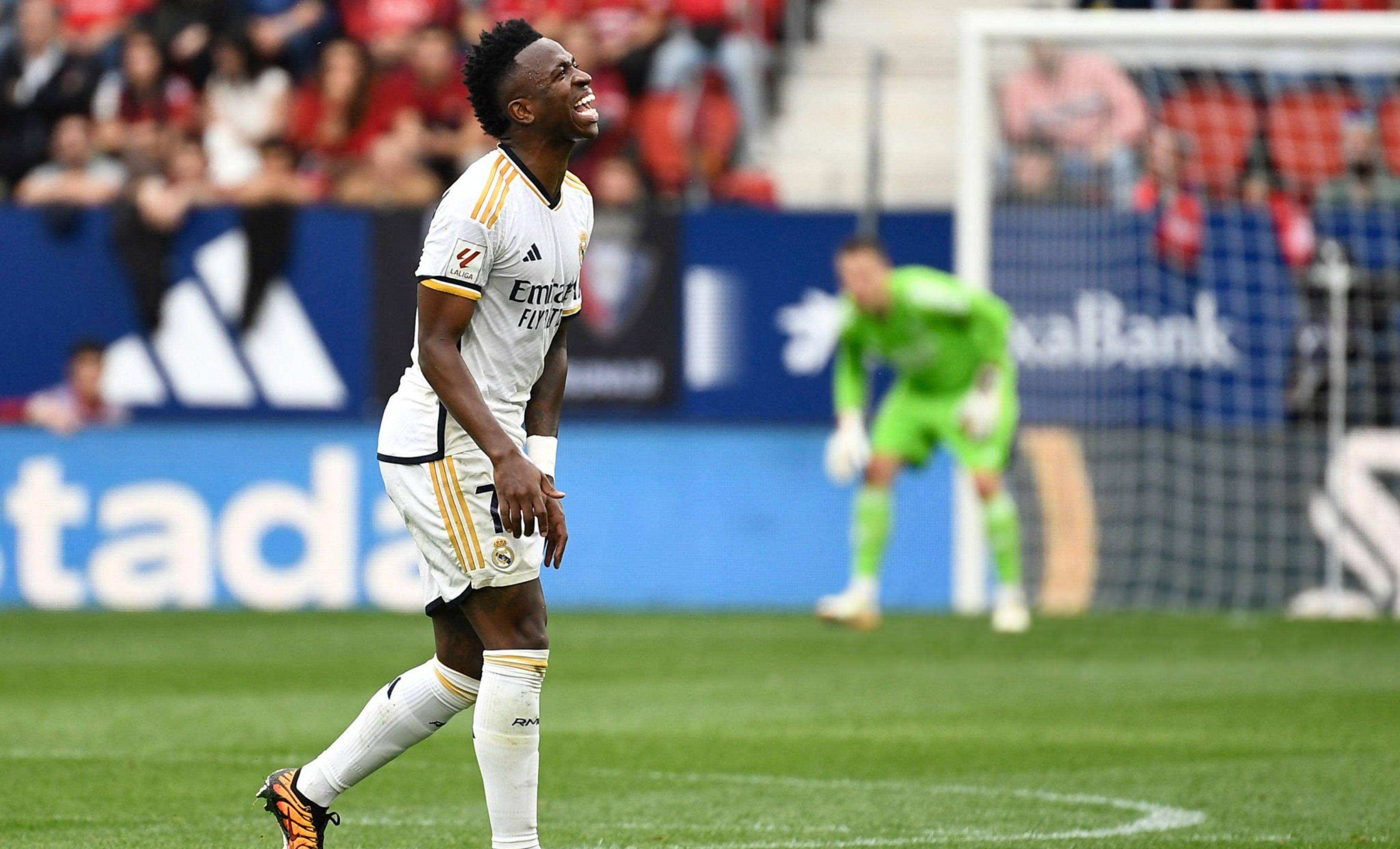 爱游戏-皇马主场大捷，球员赛后激动庆祝胜利，不是开发控制日期服务.-爱游戏